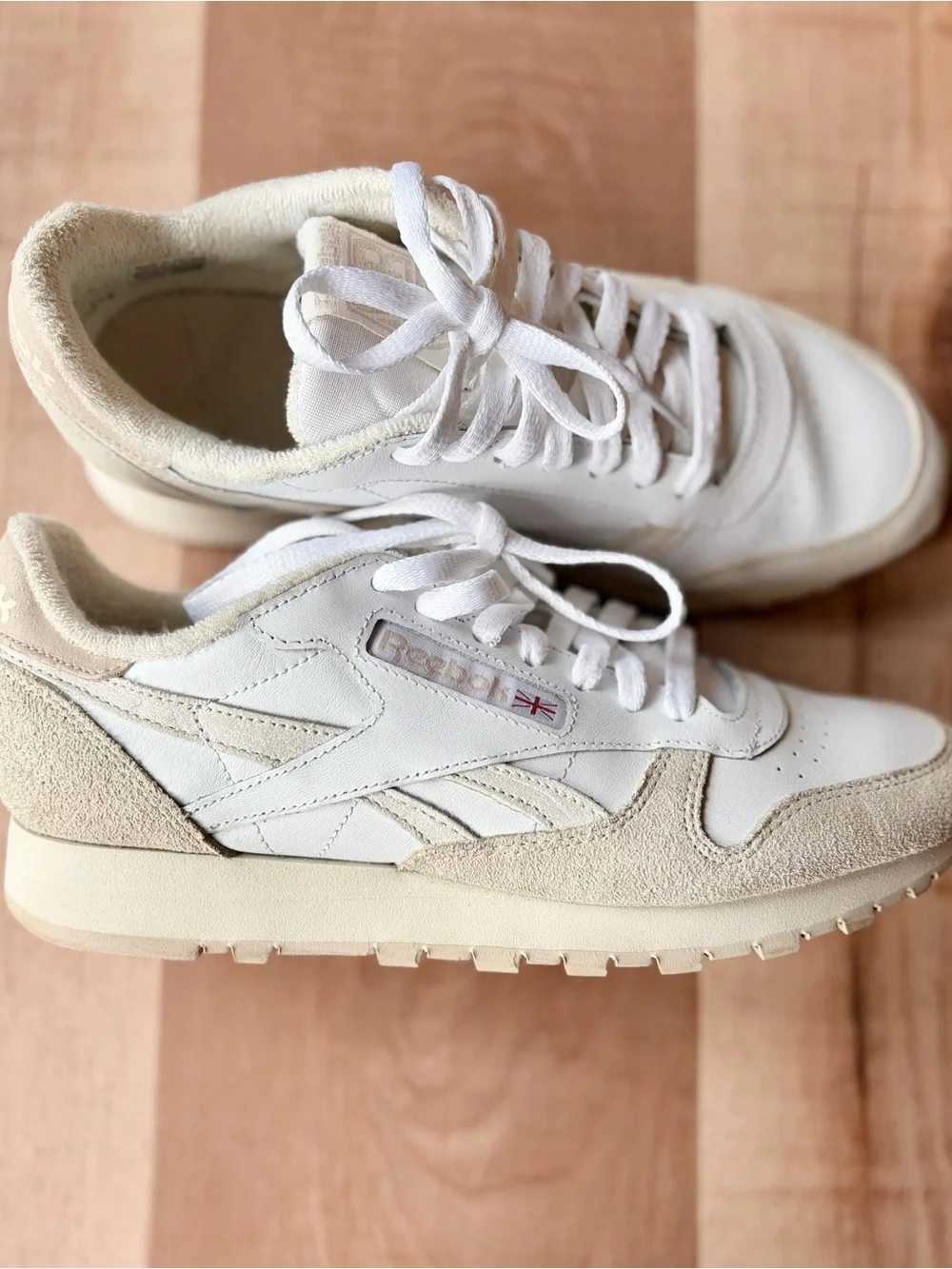 Reebok Women’s Classic Leather & Suede White Stucco Sneakers Size 8.5
